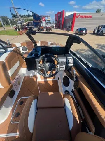 Slide: The Image of Malibu 23 LSV 2025 - 8