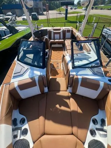 Slide: The Image of Malibu 23 LSV 2025 - 9
