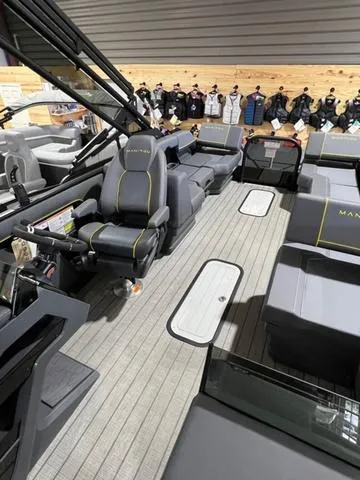 Slide: The Image of Manitou Explore 22 Bench 2025 - 6