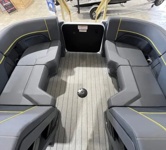 Slide: The Image of Manitou Explore 22 Bench 2025 - 7