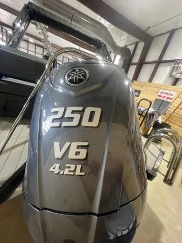 Slide: The Image of Manitou Explore 22 Navigator 2025 - 11