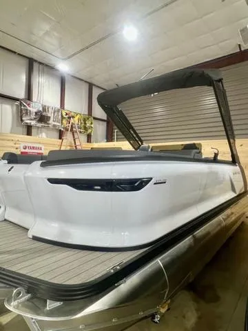 Slide: The Image of Manitou Explore 22 Navigator 2025 - 3