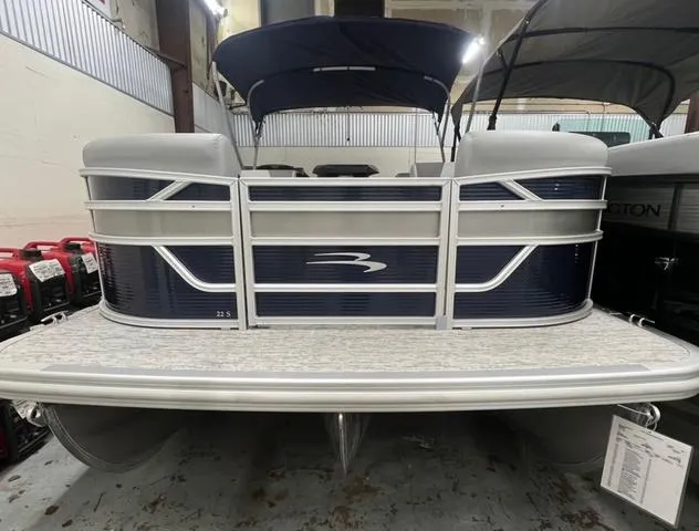 Slide: The Image of Bennington S L-Bench 22 SLJ 2025 - 3