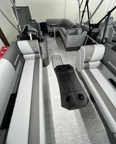 Slide: The Image of Bennington S L-Bench 22 SLJ 2025 - 6