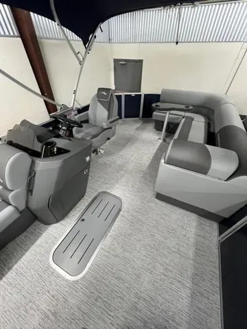 Slide: The Image of Bennington S L-Bench 22 SLJ 2025 - 7