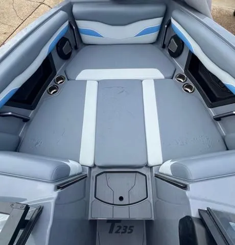 Slide: The Image of Axis Wake Research T235 2025 - 6