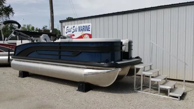 Slide: The Image of Lowe SS 210 WT 2025 - 1