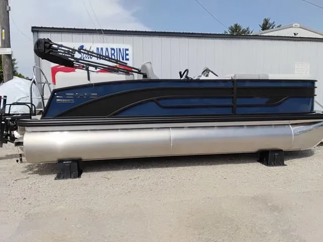 Slide: The Image of Lowe SS 210 WT 2025 - 2