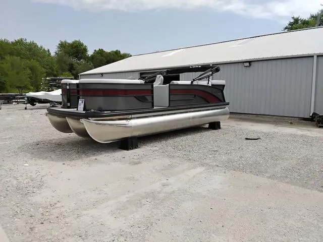 Slide: The Image of Lowe SS 210 TL 2025 - 5