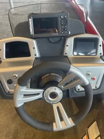 Slide: The Image of Tracker Pro Team 190 2025 - 10