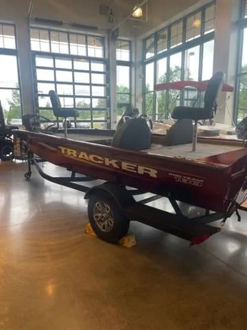 Slide: The Image of Tracker Pro Team 190 2025 - 4