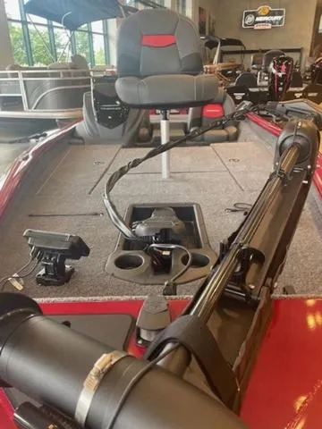 Slide: The Image of Tracker Pro Team 190 2025 - 5