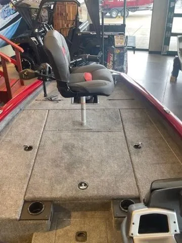 Slide: The Image of Tracker Pro Team 190 2025 - 9