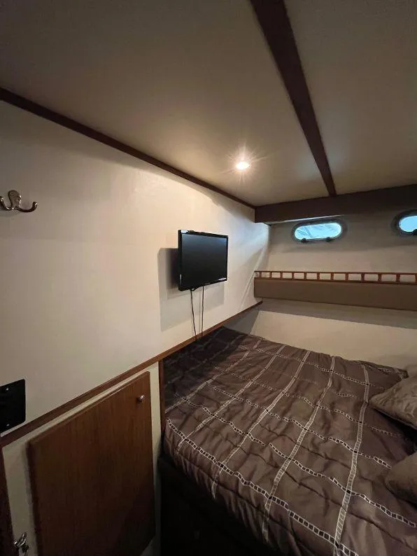 Slide: The Image of Bayliner 4788 Pilot House Motoryacht 1996 - 58