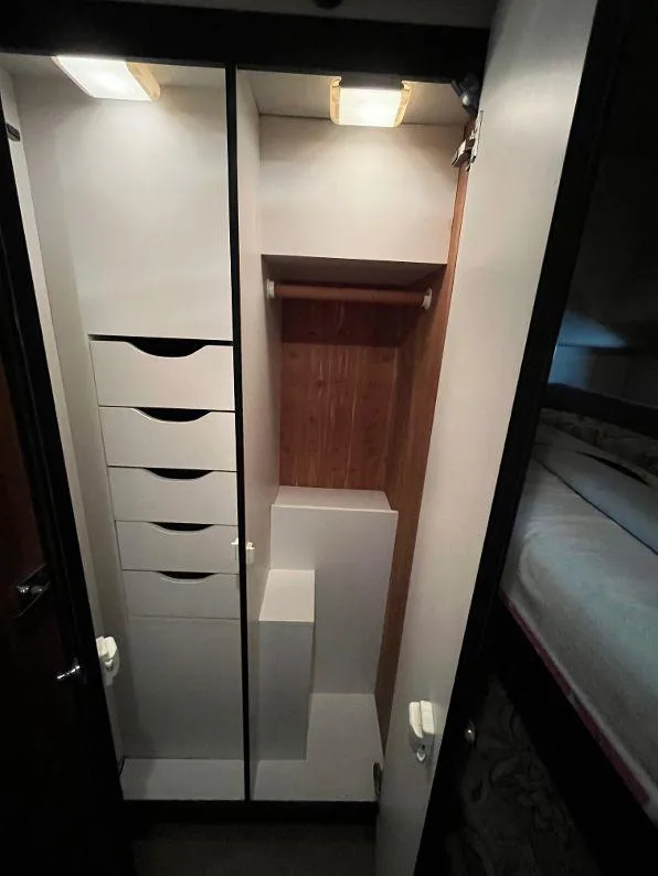 Slide: The Image of Bayliner 4788 Pilot House Motoryacht 1996 - 63