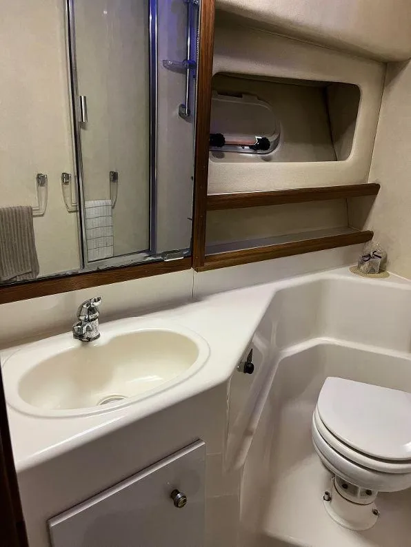 Slide: The Image of Bayliner 4788 Pilot House Motoryacht 1996 - 64