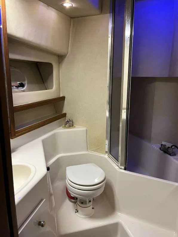 Slide: The Image of Bayliner 4788 Pilot House Motoryacht 1996 - 65