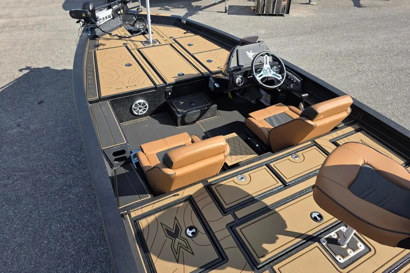 Slide: The Image of 2026 Xpress X19 Pro Bass boat interior with Yamaha Vmax 200 SHO engine. - 18
