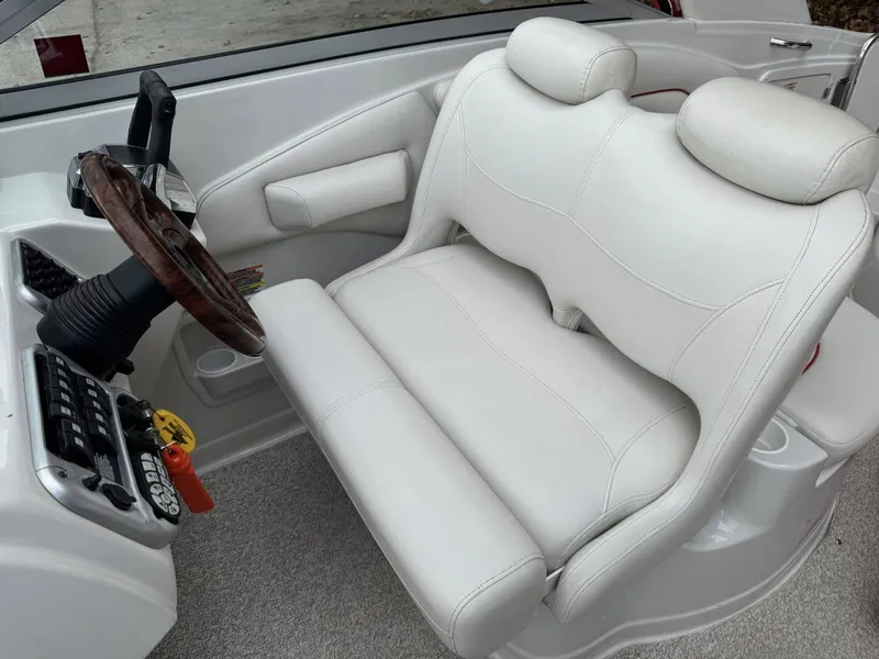 Slide: The Image of Crownline Boats Bowrider 316 LS 2005 - 15