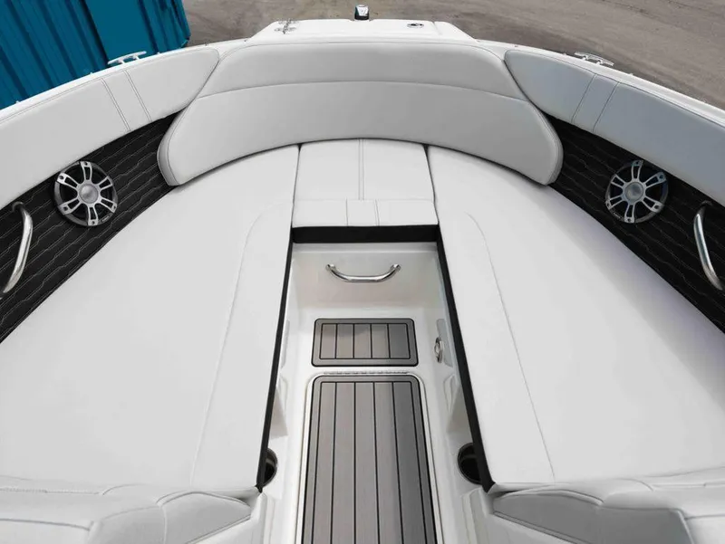 Slide: The Image of Sea Ray SPX 230 2025 - 10