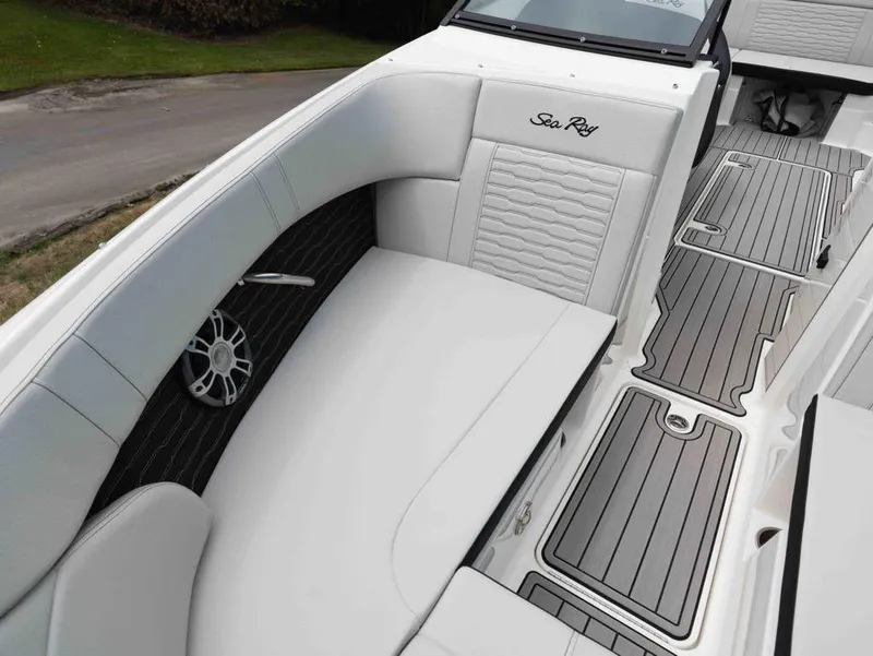 Slide: The Image of Sea Ray SPX 230 2025 - 12