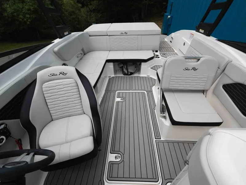 Slide: The Image of Sea Ray SPX 230 2025 - 13