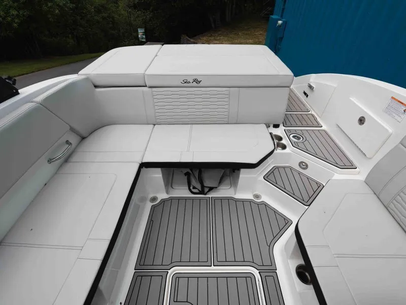 Slide: The Image of Sea Ray SPX 230 2025 - 14