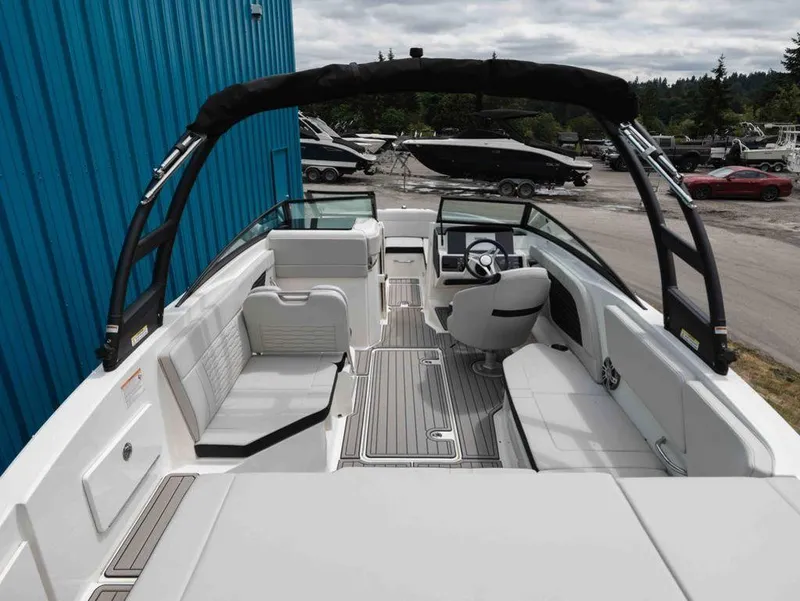 Slide: The Image of Sea Ray SPX 230 2025 - 4