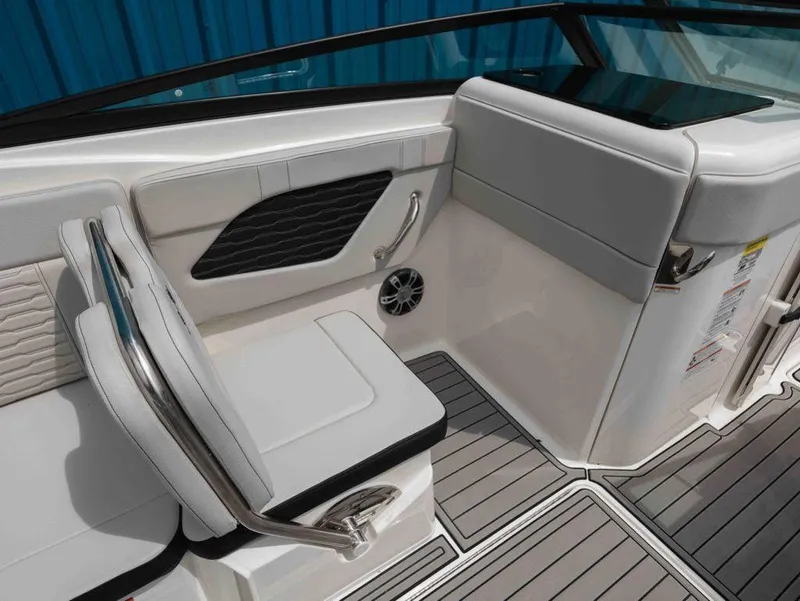 Slide: The Image of Sea Ray SPX 230 2025 - 7