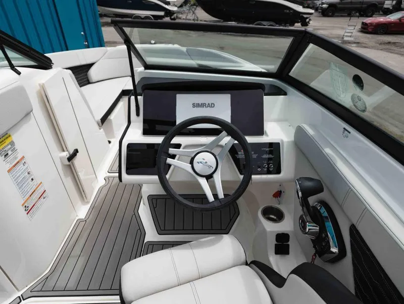 Slide: The Image of Sea Ray SPX 230 2025 - 8