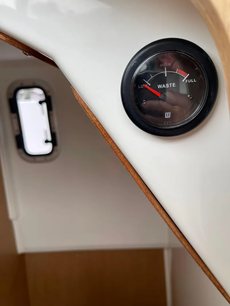 Slide: The Image of Waste gauge on 2020 Beneteau Barracuda 8 boat interior. - 38
