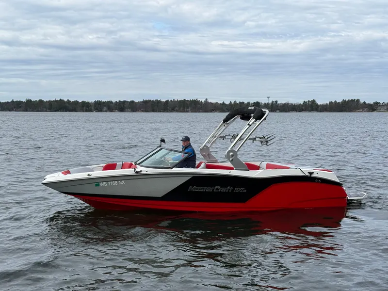 Slide: The Image of MasterCraft NXT22 2018 - 1