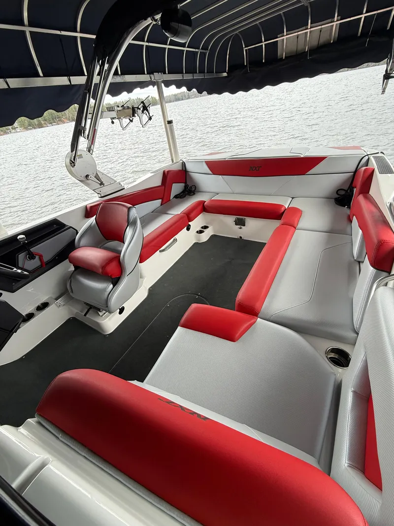 Slide: The Image of MasterCraft NXT22 2018 - 10