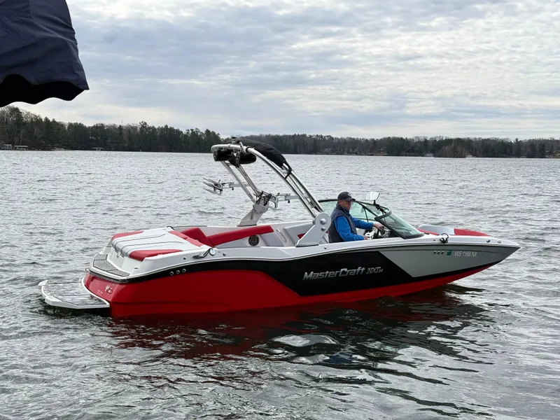 Slide: The Image of MasterCraft NXT22 2018 - 3