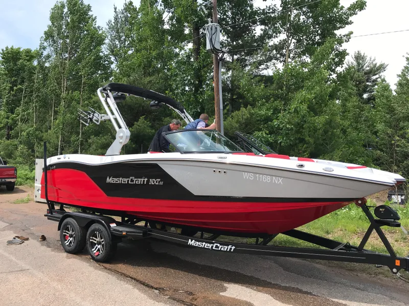 Slide: The Image of MasterCraft NXT22 2018 - 4