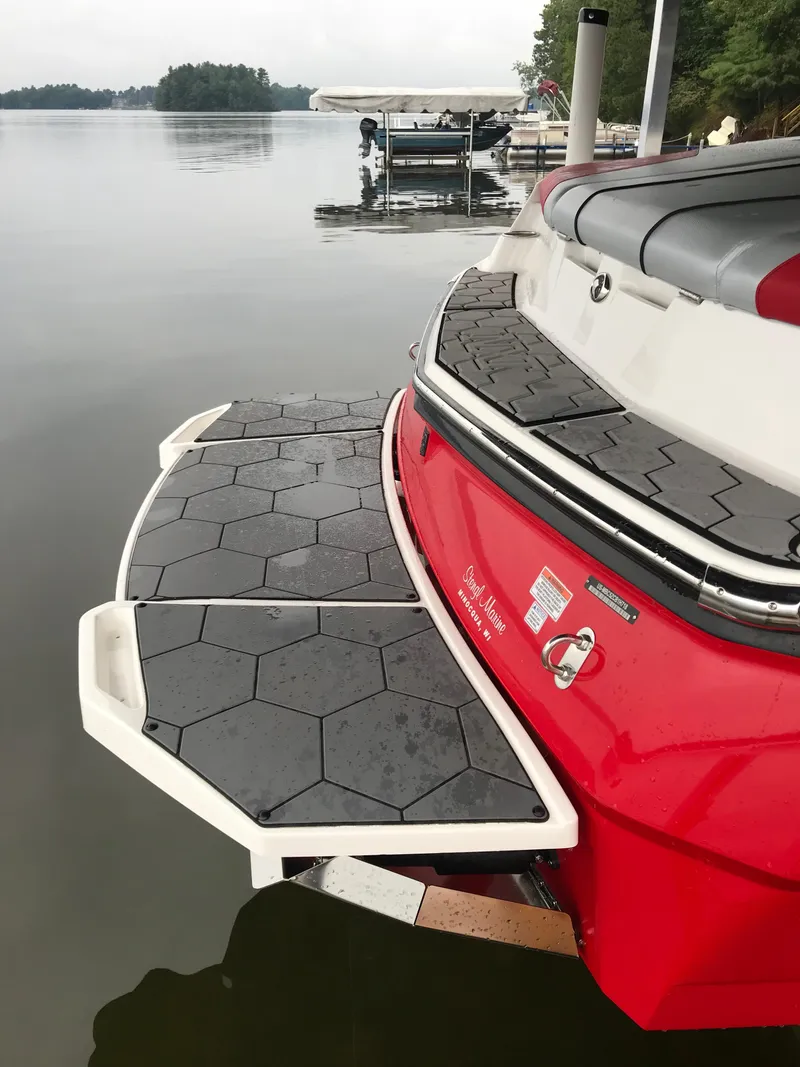 Slide: The Image of MasterCraft NXT22 2018 - 5