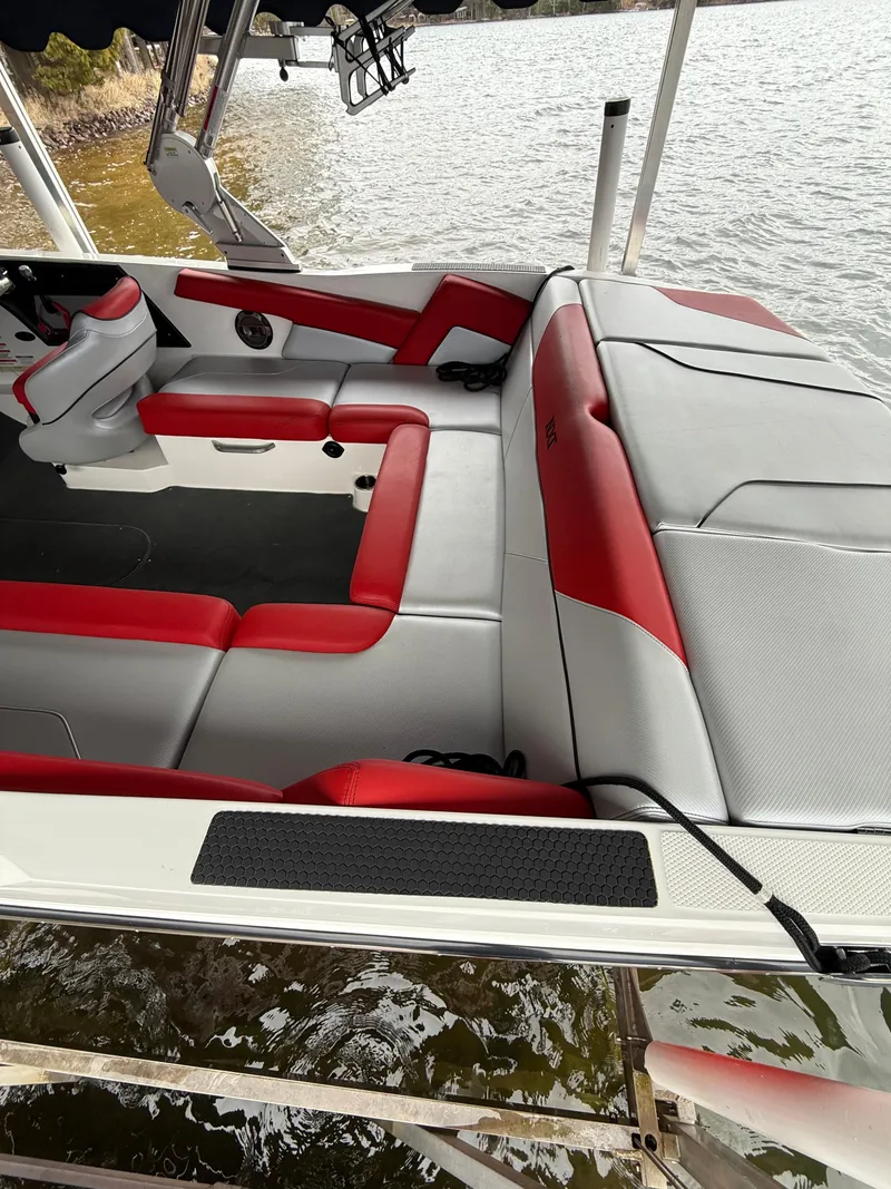 Slide: The Image of MasterCraft NXT22 2018 - 9