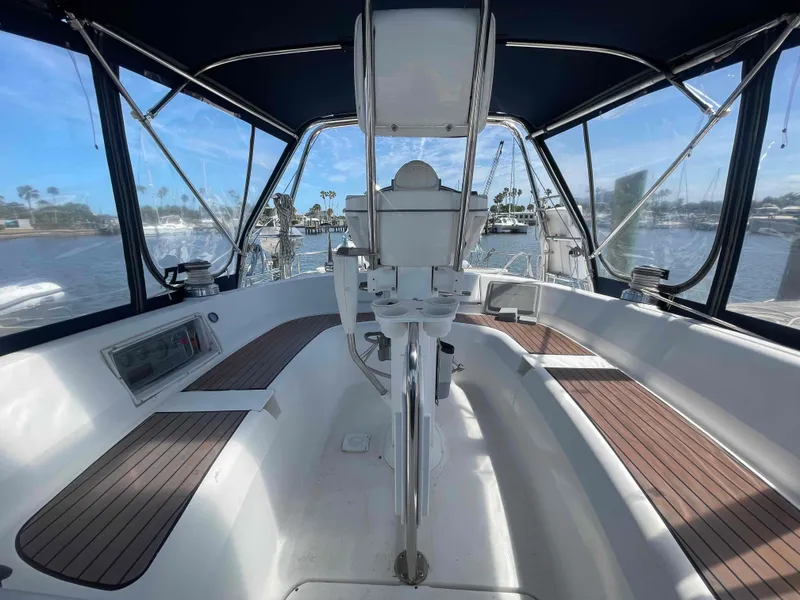 Slide: The Image of Hunter 45 Center Cockpit 2006 - 59