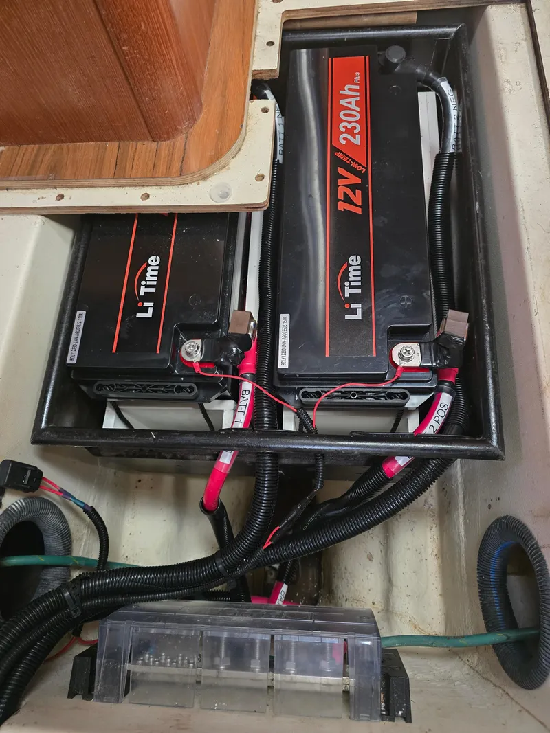 Slide: The Image of Hunter 45 Center Cockpit 2006 - 68