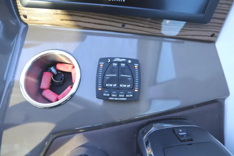 Slide: The Image of Cruisers Yachts 45 Cantius 2015 - 56