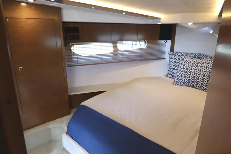 Slide: The Image of Cruisers Yachts 45 Cantius 2015 - 64