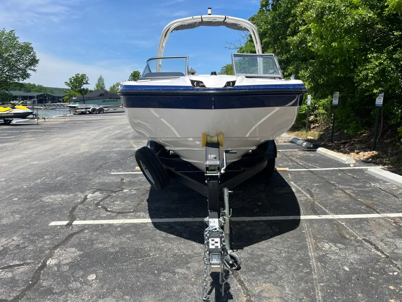 Slide: The Image of 2022 Yamaha AR210 boat on trailer in sunny parking lot. - 9