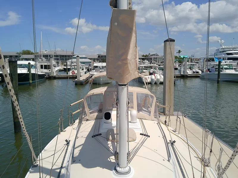 Slide: The Image of 2004 J Boats J/32 deck with beige hatch cover and rigging. - 15
