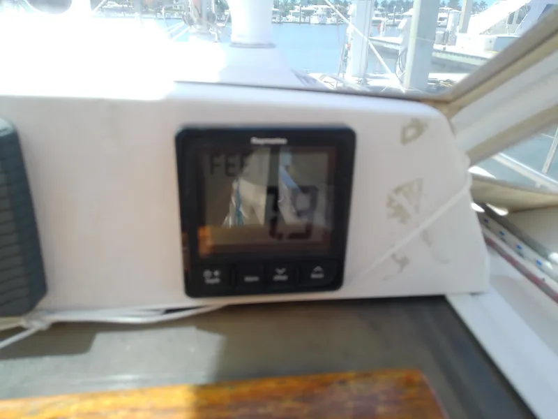 Slide: The Image of Raymarine display on 2004 J Boats J/32 showing 175 degrees. - 37