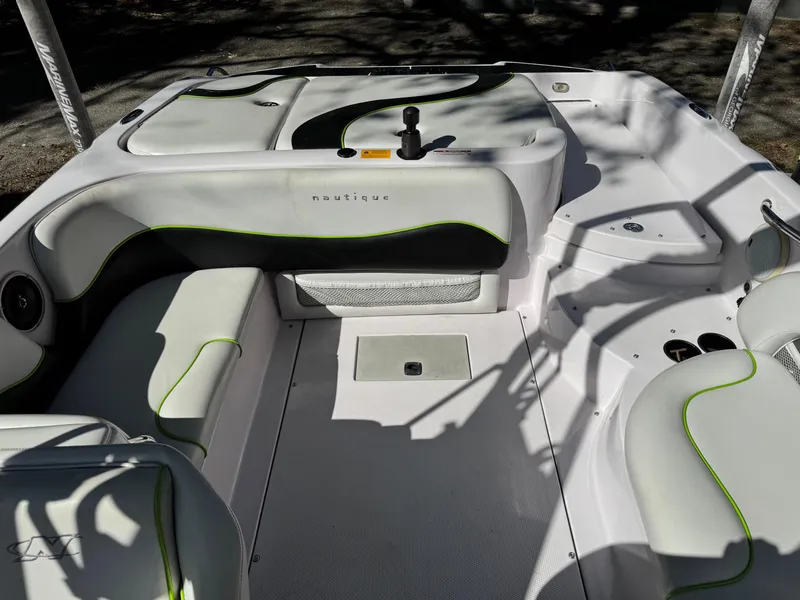 Slide: The Image of 2004 Correct Craft AIR NAUTIQUE SV 211 boat interior with white and green seating. - 10