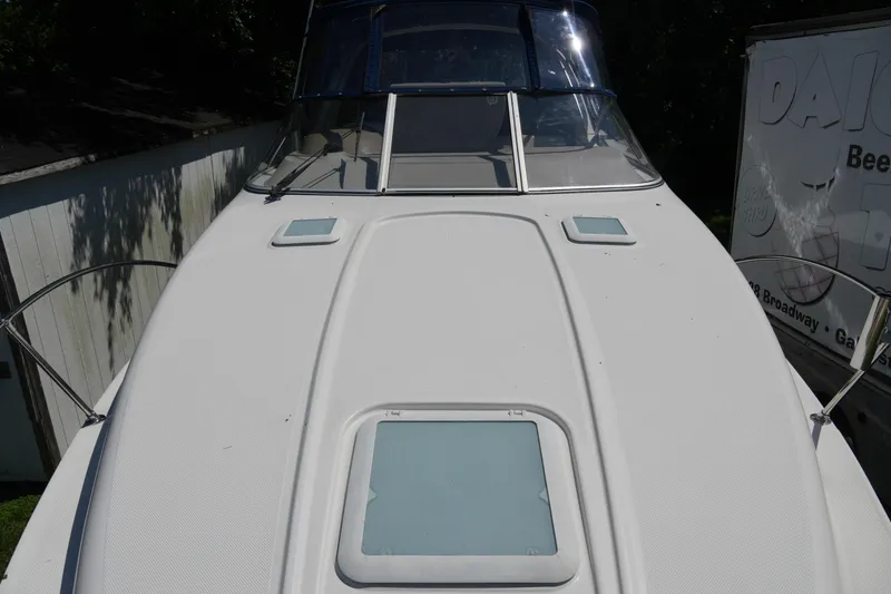 Slide: The Image of 2003 Bayliner Ciera 2855 boat deck with hatch and windshield. - 5