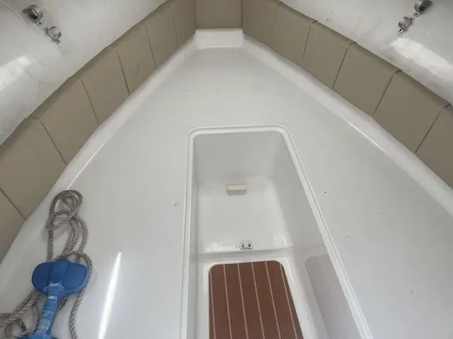 Slide: The Image of Interior view of 2012 Sea Hunt 225 Victory W/A boat with cushioned seating and anchor rope. - 7