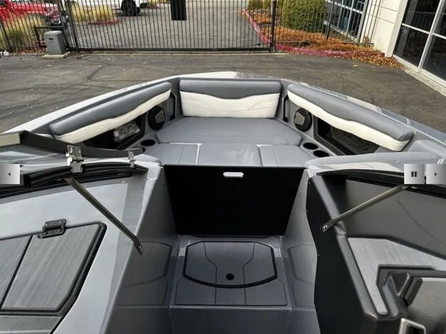 Slide: The Image of Axis Wake Research T220 2025 - 10