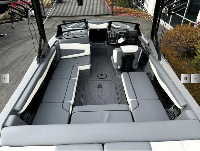 Slide: The Image of Axis Wake Research T220 2025 - 6