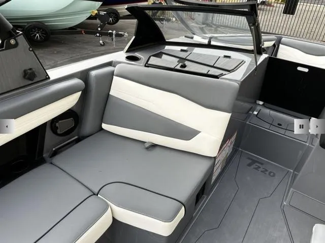 Slide: The Image of Axis Wake Research T220 2025 - 8